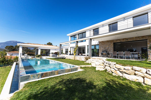 From sleek contemporary estates to luxury Neo-Provencal villas Our services on the French Riviera