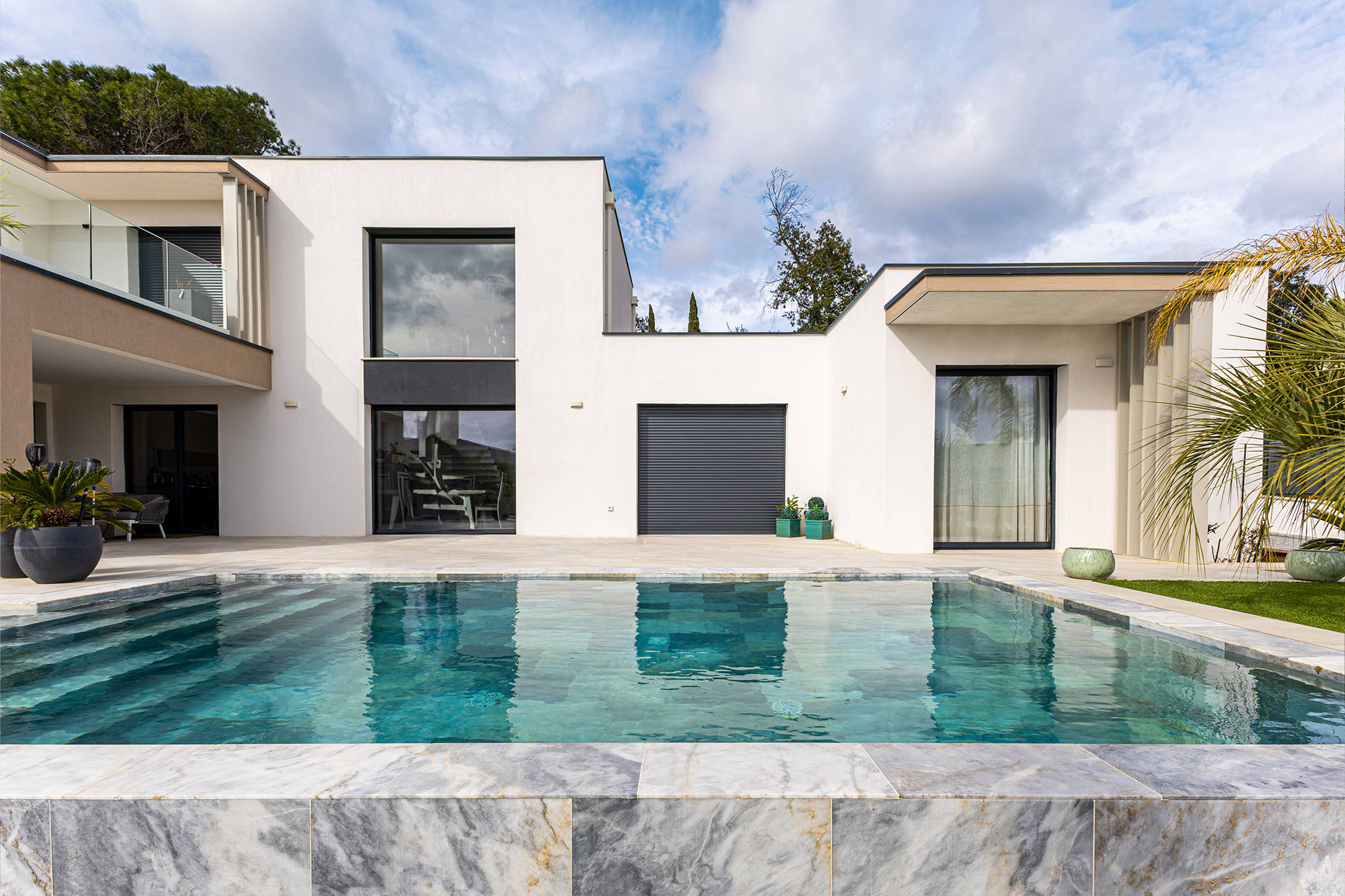 Contemporary villa with luxury swimming pool near Saint-Tropez