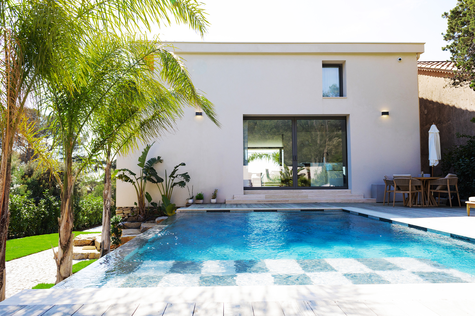 Luxury renovation project with pool in Saint-Raphaël 83.