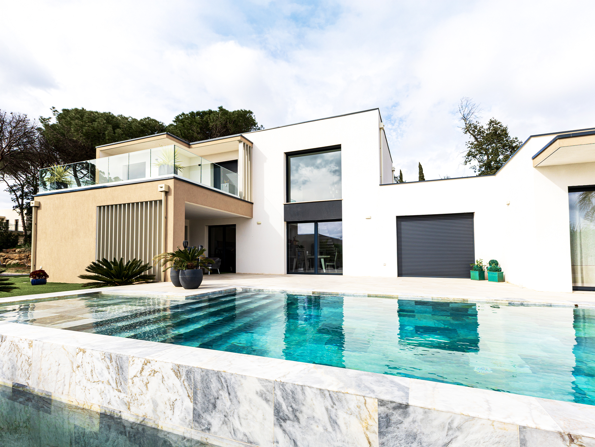 Luxury pool design with tiled finish and landscaped garden