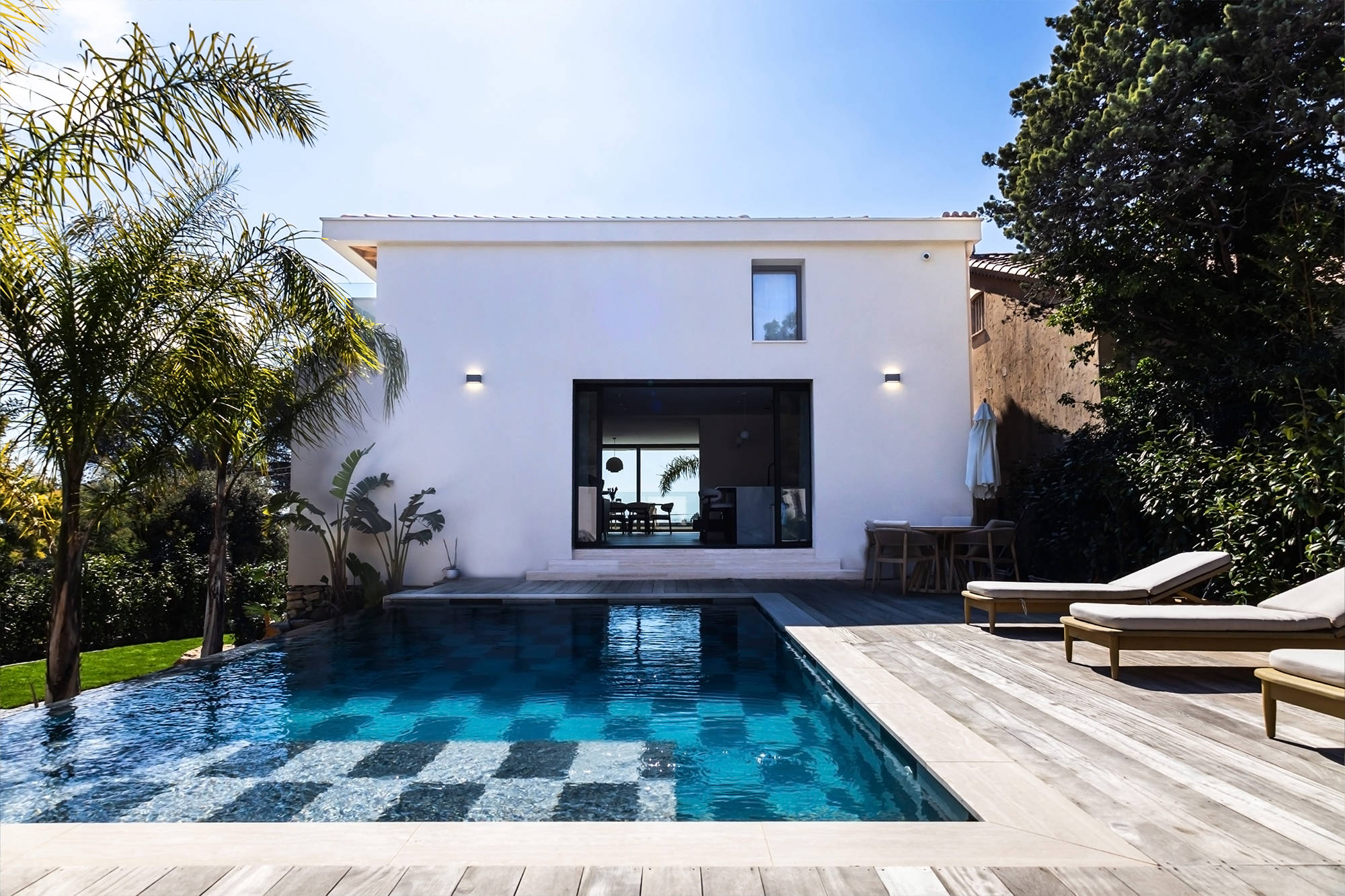 Renovated luxury villa with swimming pool on the Corniche d’Or